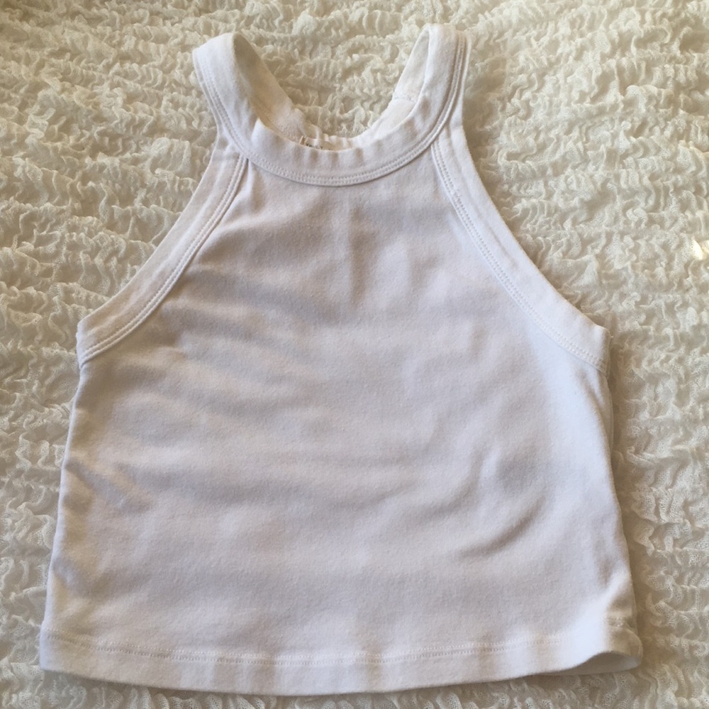 White crop top 🖤